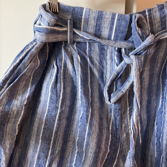 Linen shorts. - Picture 2 of 3